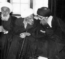 من اليمين آية الله العظمى السید محسن الحکیم، الشیخ حسین الحلی و الشیخ محمدجواد الجواهري